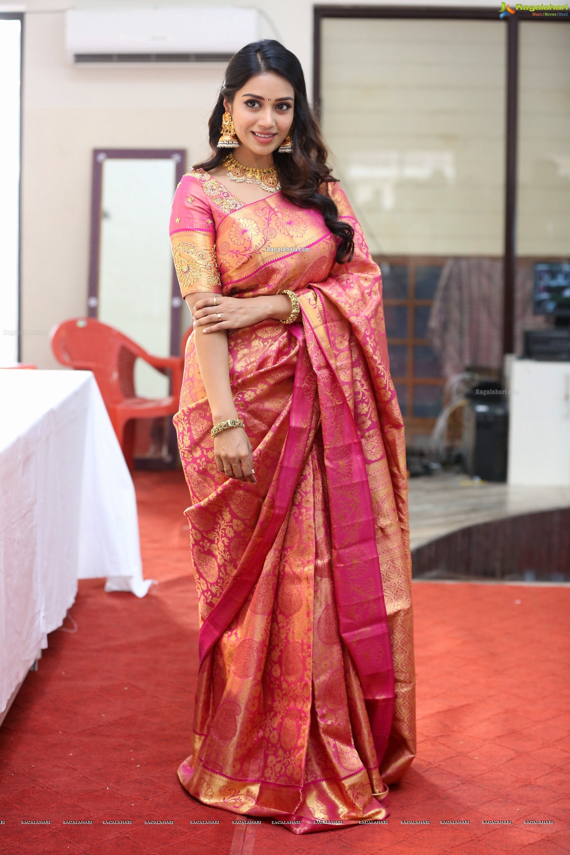 Golden Blush Soft Lichi Silk Saree | Jacquard Border Couture